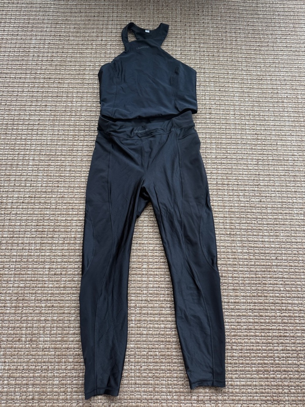 Lululemon gym set , new without tags size 8 (selling due to small size)